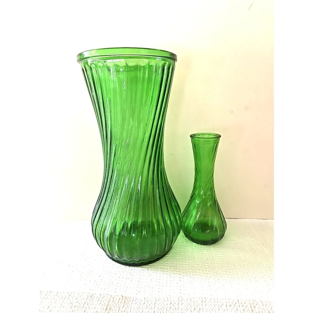 Vintage Hoosier Glass Emerald Green Ribbed Swirl Vases Lot of 2 10